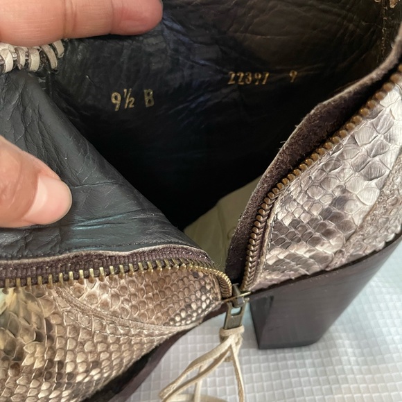 Elegant Snakeskin Pattern Ankle Boots - Picture 8 of 9